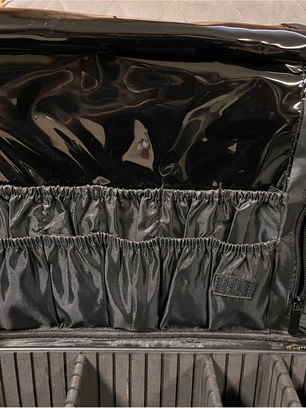 Travel make up case organizer- black Croc-look with Gold Hardware - Picture 5 of 12